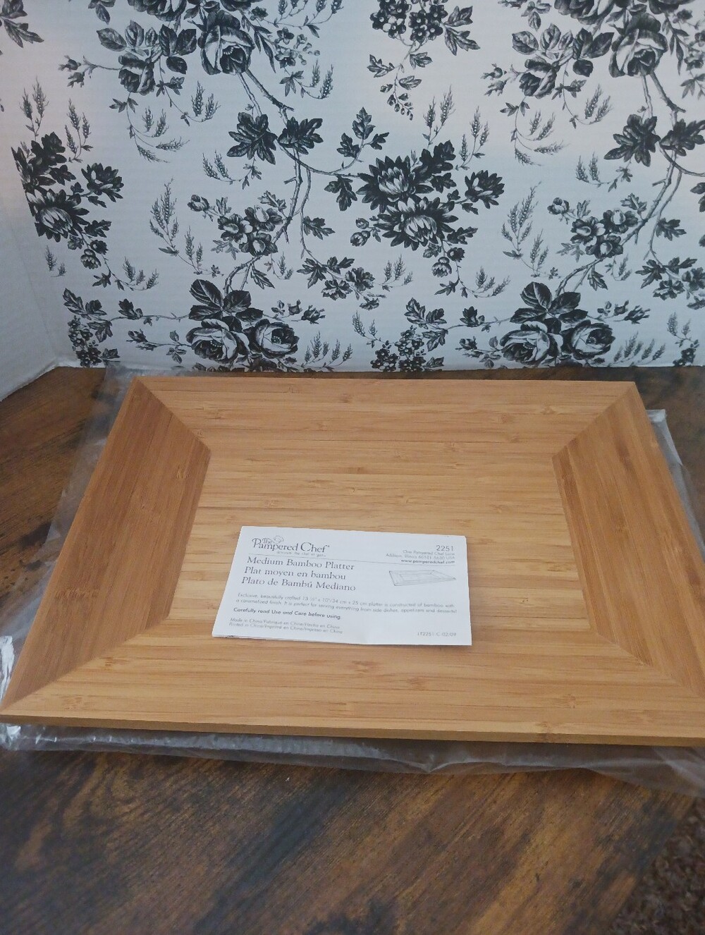 RETIRED - Pampered Chef Medium Bamboo Plater - NEW